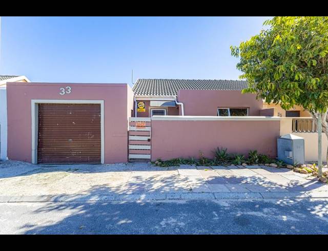 4 BEDROOM HOUSE FOR SALE IN PELICAN PARK